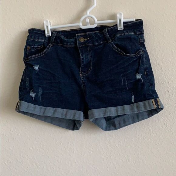 🌼3/$15🌼 Distressed dark wash jean shorts - Picture 1 of 7